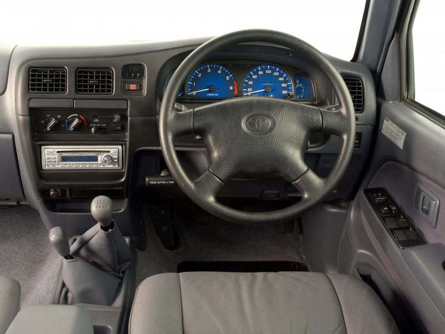  Toyota Hilux 2700i Legend 35 Double Cab 2004 года  (фото 12 из 13)